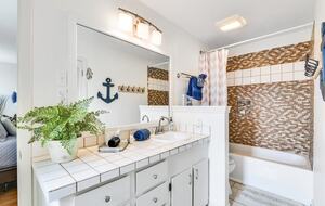 Coastal Haven: Relaxation and Adventure in Jamaica Beach - Jamaica Beach, Texas