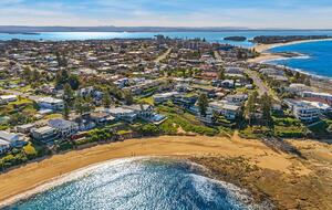 Ocean Pines Apartment - Blue Bay, Australia
