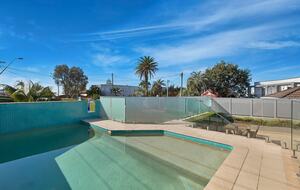 Ocean Pines Apartment - Blue Bay, Australia