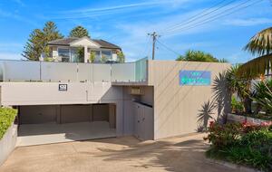 Ocean Pines Apartment - Blue Bay, Australia