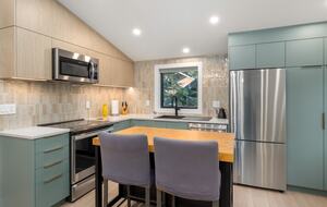 Summer Place Carriage House - Whistler, Canada