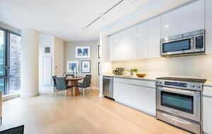 NYC Getaway | On Madison Ave, North of Madison Square Park - New York, New York