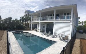 Front of house facing the Gulf