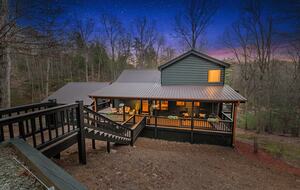 Cozy Cabin on 2 Acres nestled in Blue Ridge Mountains - Blue Ridge, Georgia