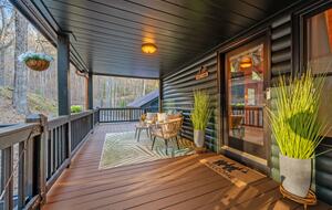 Cozy Cabin on 2 Acres nestled in Blue Ridge Mountains - Blue Ridge, Georgia