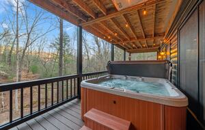 Cozy Cabin on 2 Acres nestled in Blue Ridge Mountains - Blue Ridge, Georgia