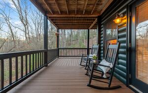Cozy Cabin on 2 Acres nestled in Blue Ridge Mountains - Blue Ridge, Georgia