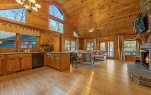 Cozy Cabin on 2 Acres nestled in Blue Ridge Mountains - Blue Ridge, Georgia