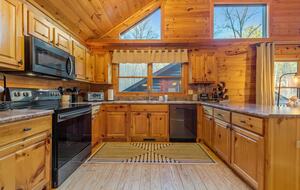 Cozy Cabin on 2 Acres nestled in Blue Ridge Mountains - Blue Ridge, Georgia