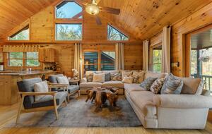 Cozy Cabin on 2 Acres nestled in Blue Ridge Mountains - Blue Ridge, Georgia