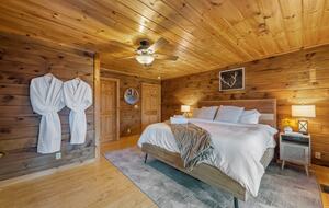 Cozy Cabin on 2 Acres nestled in Blue Ridge Mountains - Blue Ridge, Georgia