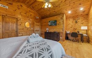 Cozy Cabin on 2 Acres nestled in Blue Ridge Mountains - Blue Ridge, Georgia