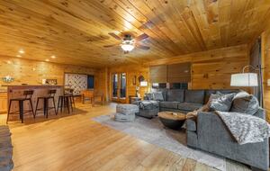 Cozy Cabin on 2 Acres nestled in Blue Ridge Mountains - Blue Ridge, Georgia