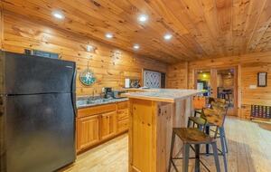 Cozy Cabin on 2 Acres nestled in Blue Ridge Mountains - Blue Ridge, Georgia