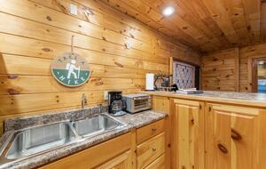 Cozy Cabin on 2 Acres nestled in Blue Ridge Mountains - Blue Ridge, Georgia