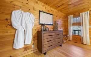 Cozy Cabin on 2 Acres nestled in Blue Ridge Mountains - Blue Ridge, Georgia