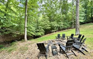 Cozy Cabin on 2 Acres nestled in Blue Ridge Mountains - Blue Ridge, Georgia