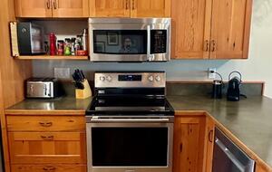 Lakeside Escape in Wine Country and Winter Wonderland - Oliver, Canada