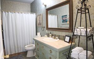 Looking Glass Place - Canyon Lake, Texas