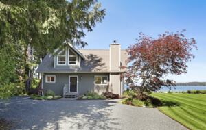 Pearl Point Beach House - Union Bay, Canada