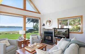 Pearl Point Beach House - Union Bay, Canada