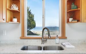 Pearl Point Beach House - Union Bay, Canada