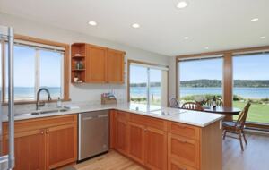 Pearl Point Beach House - Union Bay, Canada