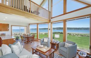 Pearl Point Beach House - Union Bay, Canada