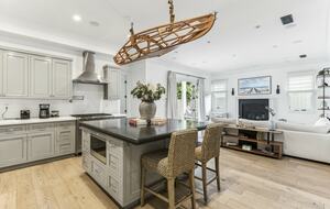 Tranquil Hollywood Retreat Near LA’s Iconic Attractions - Los Angeles, California