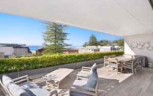 Luxurious Ocean View Apartment Steps from Avoca Beach - Avoca Beach, Australia