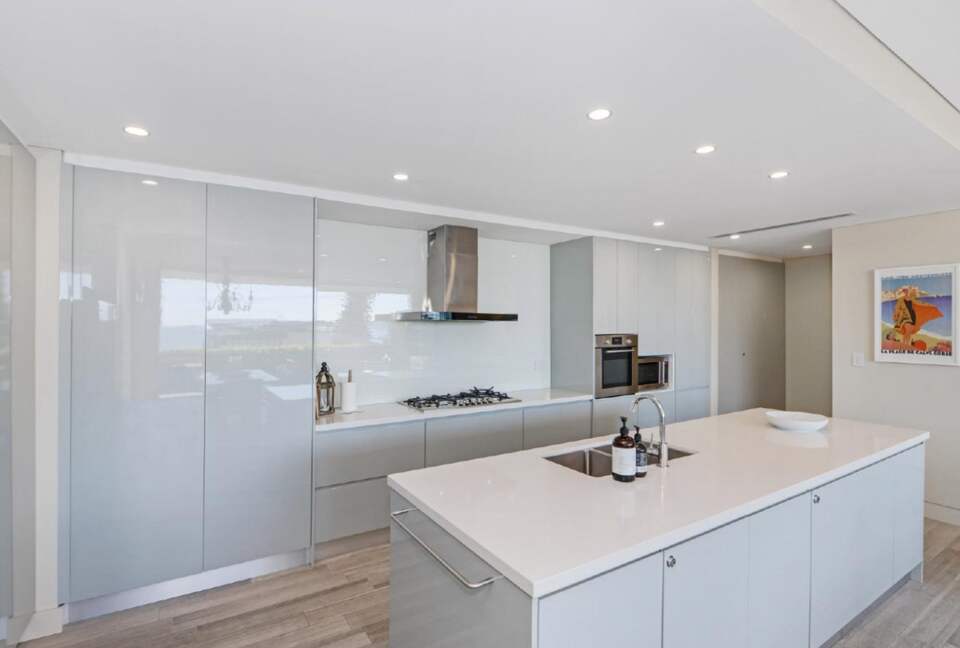 Luxurious Ocean View Apartment Steps from Avoca Beach - Avoca Beach, Australia