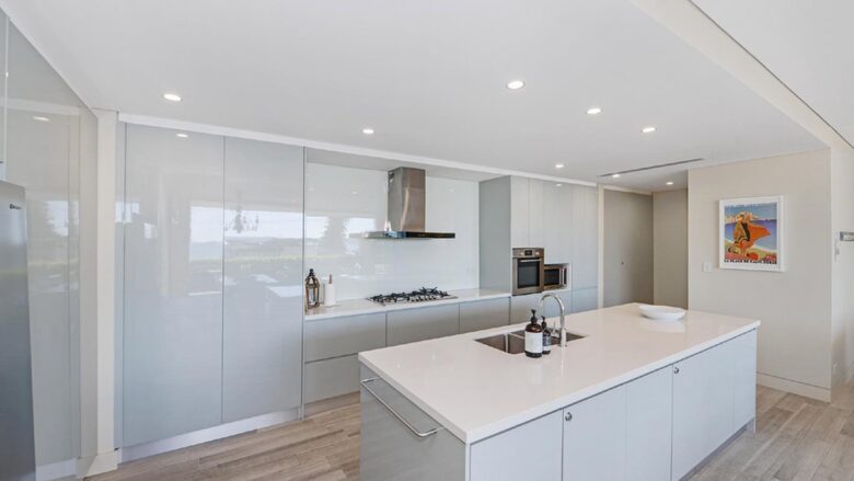 Luxurious Ocean View Apartment Steps from Avoca Beach - Avoca Beach, Australia