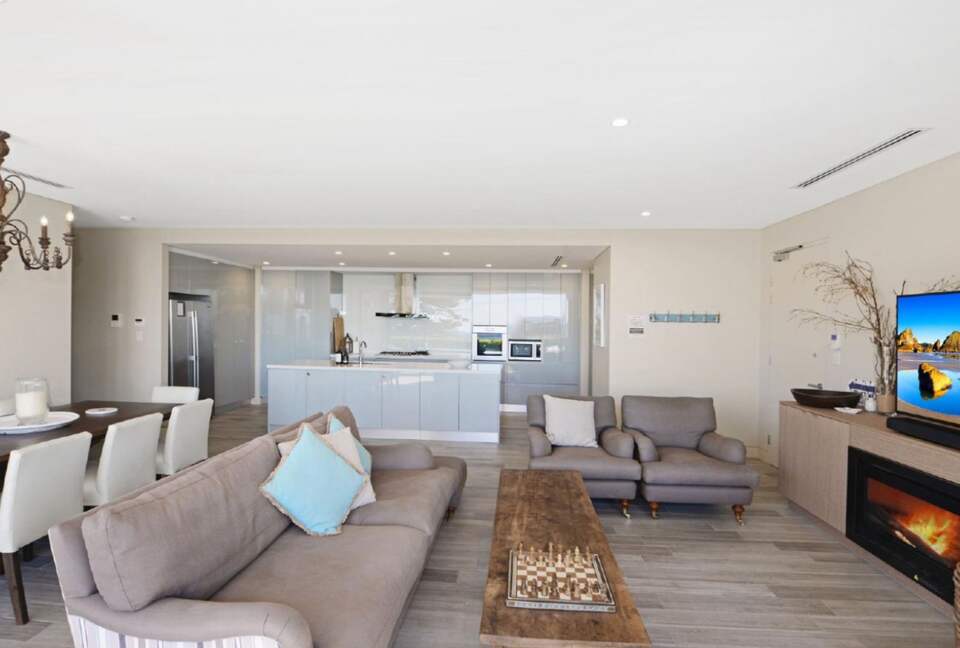 Luxurious Ocean View Apartment Steps from Avoca Beach - Avoca Beach, Australia
