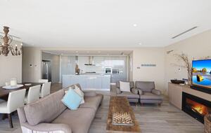 Luxurious Ocean View Apartment Steps from Avoca Beach - Avoca Beach, Australia