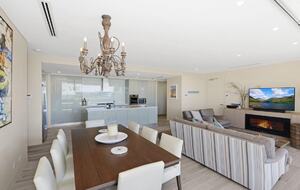 Luxurious Ocean View Apartment Steps from Avoca Beach - Avoca Beach, Australia