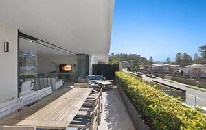 Luxurious Ocean View Apartment Steps from Avoca Beach - Avoca Beach, Australia