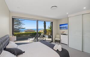 Luxurious Ocean View Apartment Steps from Avoca Beach - Avoca Beach, Australia