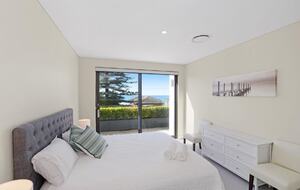 Luxurious Ocean View Apartment Steps from Avoca Beach - Avoca Beach, Australia