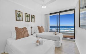 Right on the Sand at Mermaid Beach - Gold Coast, Australia