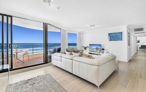 Right on the Sand at Mermaid Beach - Gold Coast, Australia