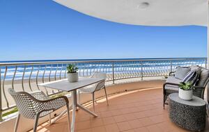 Right on the Sand at Mermaid Beach - Gold Coast, Australia