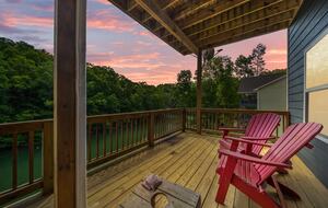 Middle Level Deck w/ corn hole