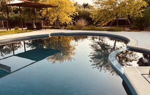 Kidney pool with hot tub