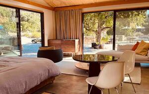 Studio bdrm (Q) attached to house but with private entrance