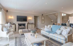 Lounge Area - Fireplace and TV