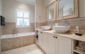 Bedroom 5 - En-Suite - Pool Level