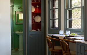 Interior Design Lovers Retreat Near the Ocean - Bellport, New York