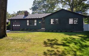 Interior Design Lovers Retreat Near the Ocean - Bellport, New York