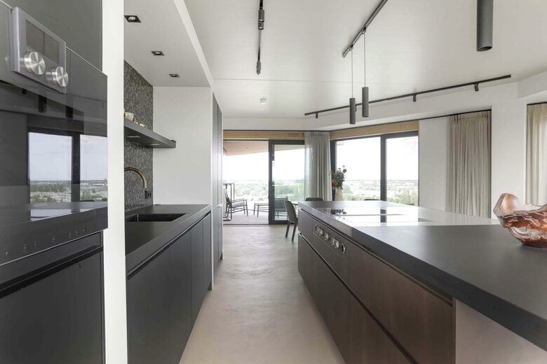 Haut | 13th Floor Skyview - Amsterdam, Netherlands