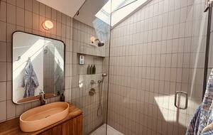 Studio Bdrm, steam shower !